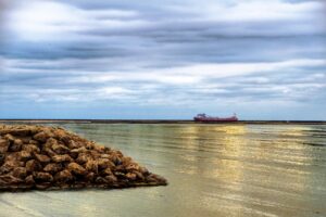 Port Colborne Ontario, Canadá. Vista del lago Erie al atardecer 